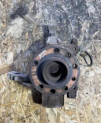 Opel Astra H Front wheel hub 13111670
