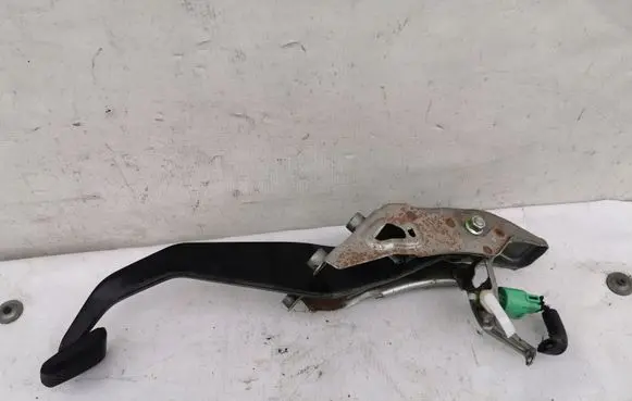 Toyota Verso Brake pedal