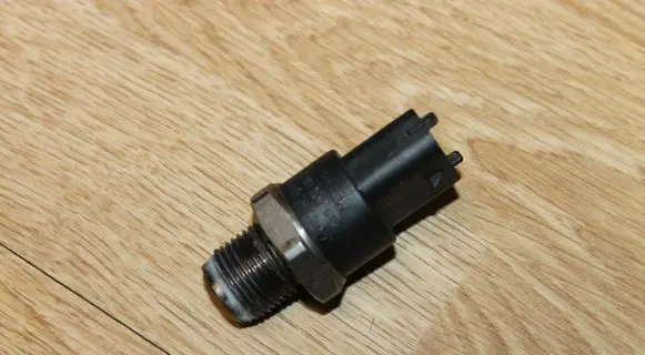 Fuel pressure sensor