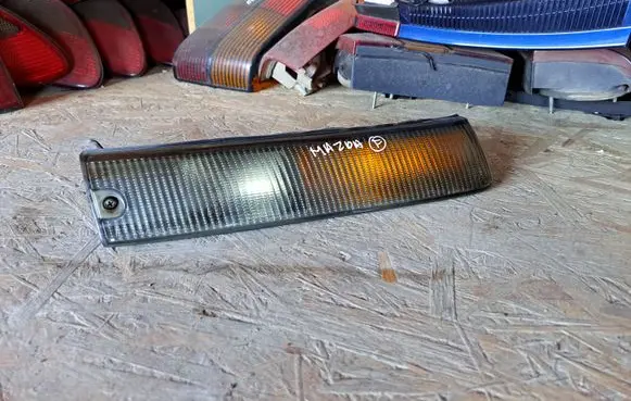 Mazda 323 F Front indicator light 21061311