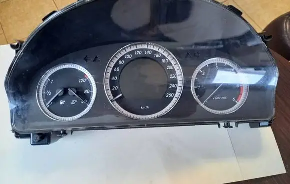 Mercedes-Benz C W204 Speedometer (instrument cluster) A2049014300 A2049022702