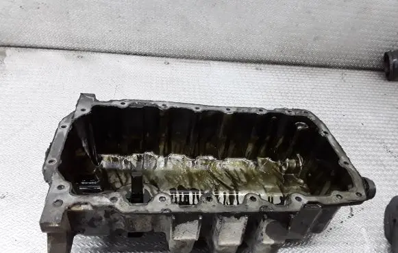 Volkswagen PASSAT B6 Oil sump 03G108603
