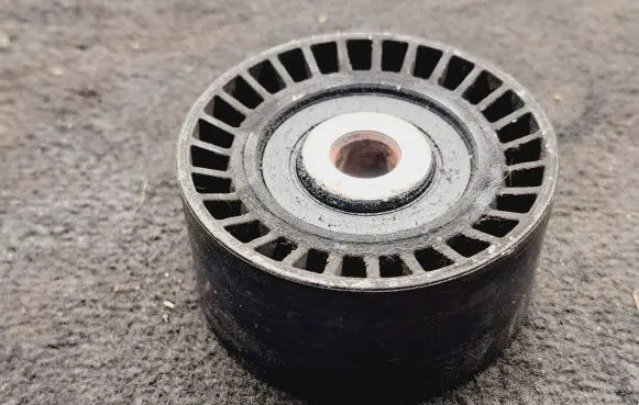 Volvo V50 Belt tensioner pulley 