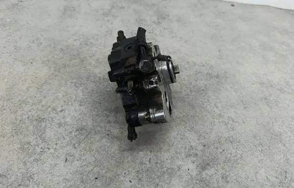 KIA Carens I Fuel injection high pressure pump 3310027400