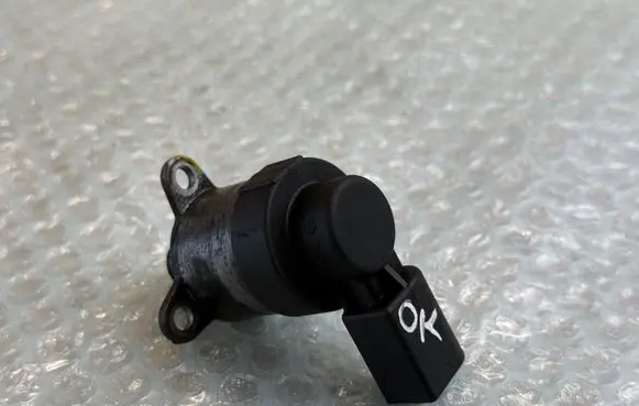 BMW 3 E46 Fuel pressure regulator 