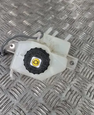 Brake fluid reservoir