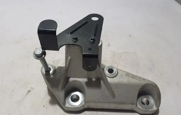 Volvo C40 Engine mounting bracket 31686306