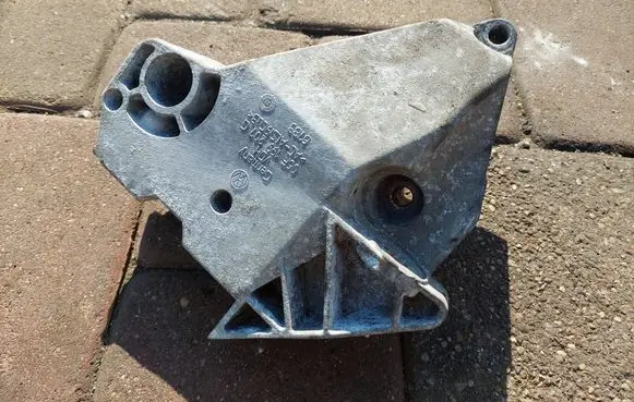 Audi A3 S3 8P Engine mounting bracket 06F199207G