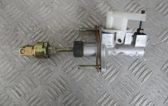 Toyota Corolla E120 E130 Clutch slave cylinder 