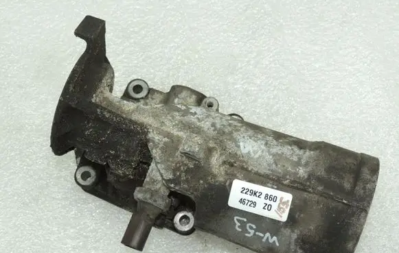 Volkswagen Tiguan Oil filter mounting bracket 045115389H 045115389K
