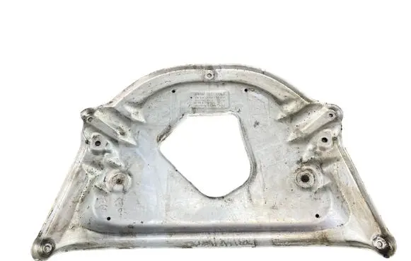 BMW 5 E60 E61 Engine splash shield/under tray 6759878 K5620