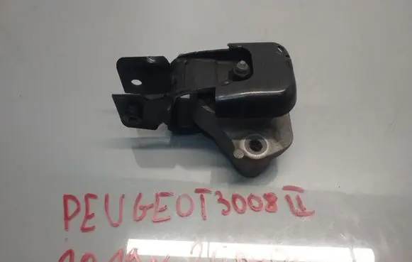 Peugeot 3008 II Engine mount vacuum valve 