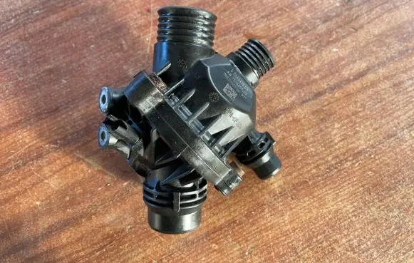 Thermostat/thermostat housing