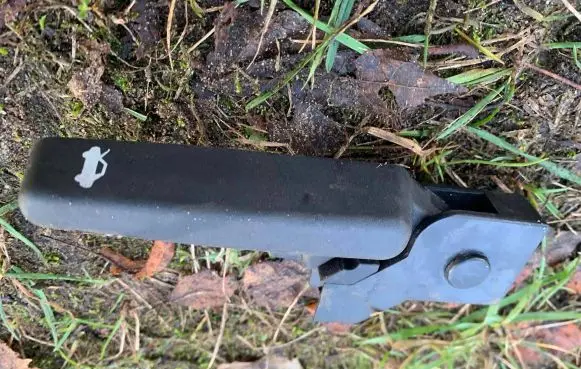 Opel Insignia A Engine bonnet (hood) release handle