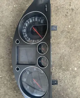 Volkswagen PASSAT B6 Speedometer (instrument cluster)