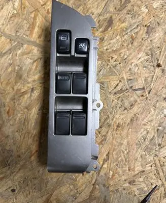 Nissan X-Trail T30 Electric window control switch