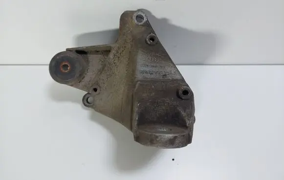 Audi A4 S4 B5 8D Gearbox mounting bracket 8D0399114S