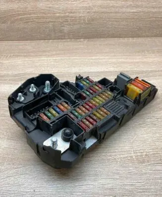 BMW 5 E60 E61 Fuse module 6906588 518811047