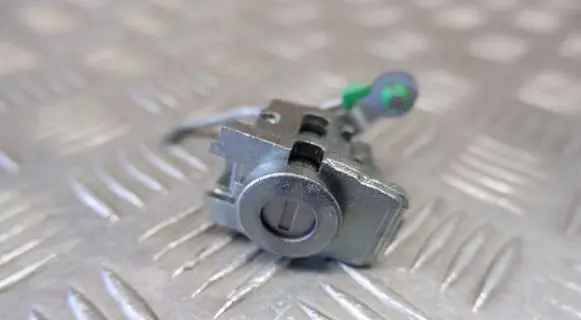 Nissan Leaf II (ZE1) Front door lock (next to the handle) 