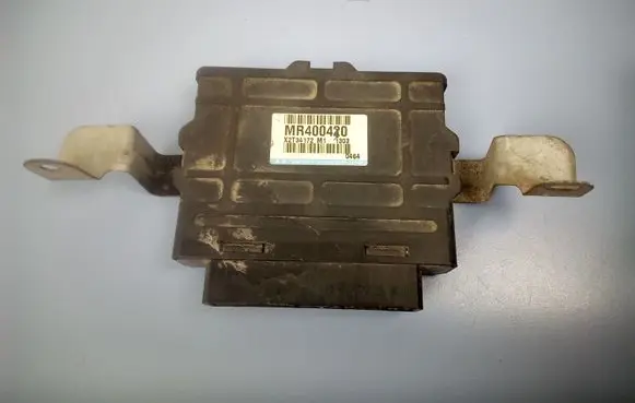 Mitsubishi Pajero ABS control unit/module MR400420 X2T34172M1