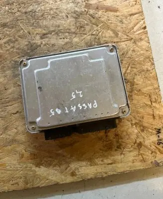Volkswagen PASSAT B5.5 Engine control unit/module 3B1907401B 0281010447