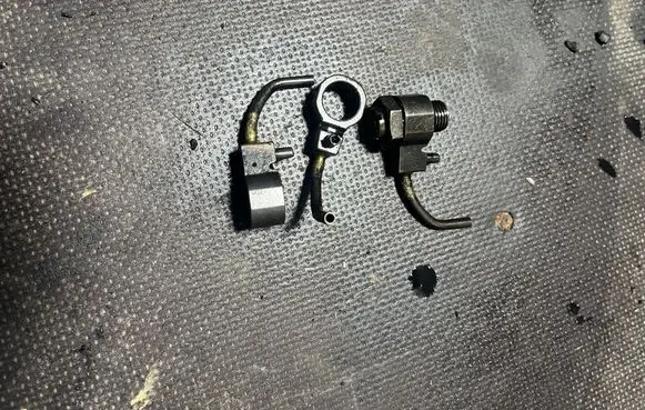 Mitsubishi L200 Oil fill pipe 