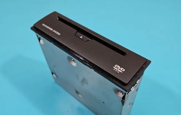 Radio/CD/DVD/GPS head unit