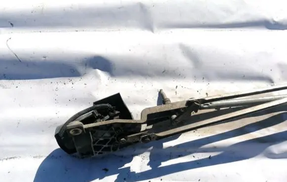 Ford Focus Front wiper linkage and motor