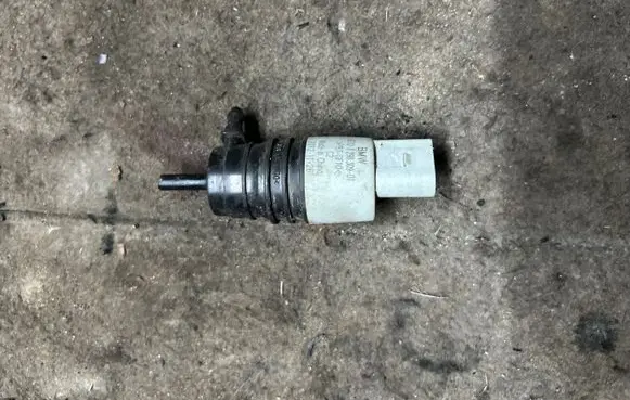 BMW 1 F20 F21 Windscreen/windshield washer pump 7298309 20121126