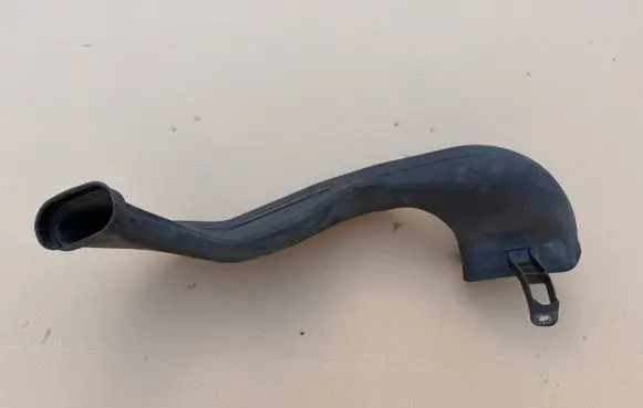 Opel Zafira C Air intake duct part 13307080