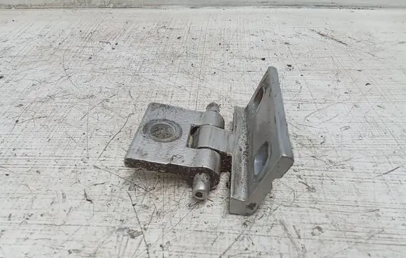 Volvo XC90 Rear door lower hinge