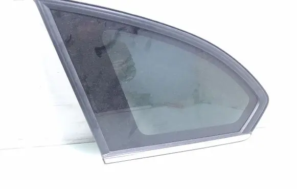 Chevrolet Captiva Rear side window AS3