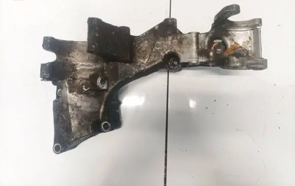 Volvo S70 V70 V70 XC Engine mounting bracket