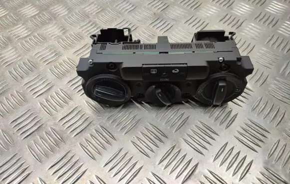 Volkswagen Golf V Climate control unit