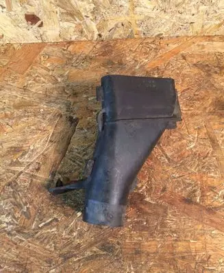 Mercedes-Benz E W124 Air intake duct part 1020941611 6227800