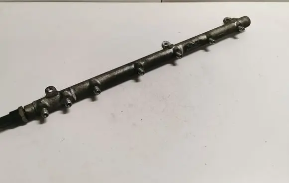 Mercedes-Benz E W211 Fuel main line pipe A6110780449 0445216007
