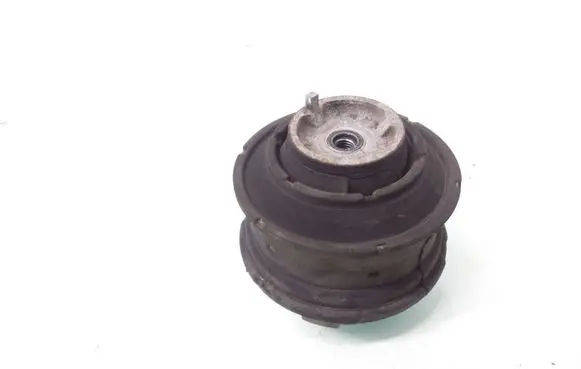 Mercedes-Benz C W202 Engine mount bracket