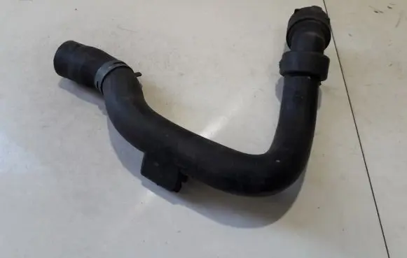 Volkswagen PASSAT B5.5 Engine coolant pipe/hose 8d0121101ad
