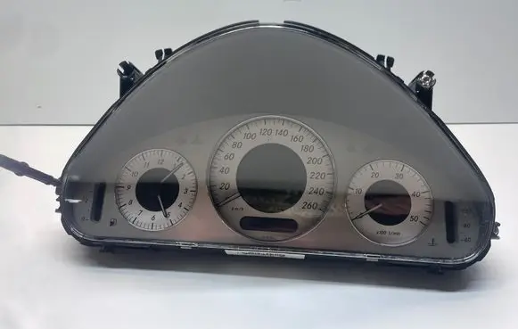 Mercedes-Benz E W211 Speedometer (instrument cluster) 110080330014 A2115400948