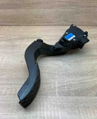 Audi A6 S6 C5 4B Accelerator throttle pedal 8D1723523F 6PV008376