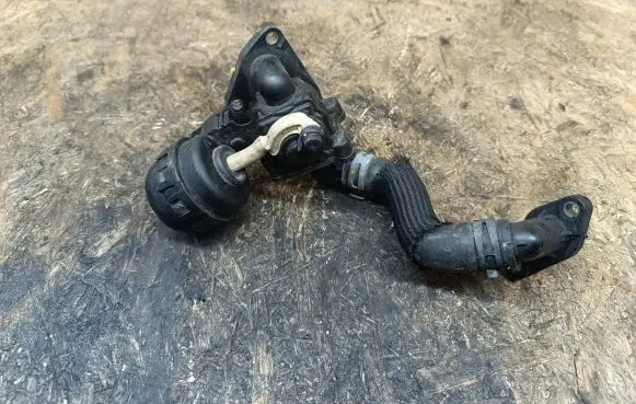 Audi Q7 4M Coolant heater control valve 0114154A 059121057S