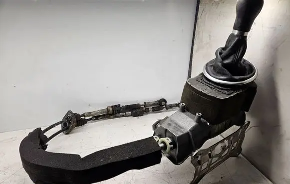 Audi A2 Gear shifter/selector 8z0711246a