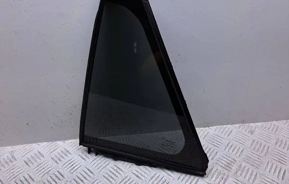 Toyota Avensis T270 Rear vent window glass 6812405110 6818905070 43R006723