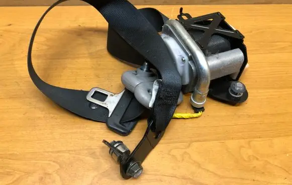 Subaru Impreza II Front seatbelt TKAB2ES114