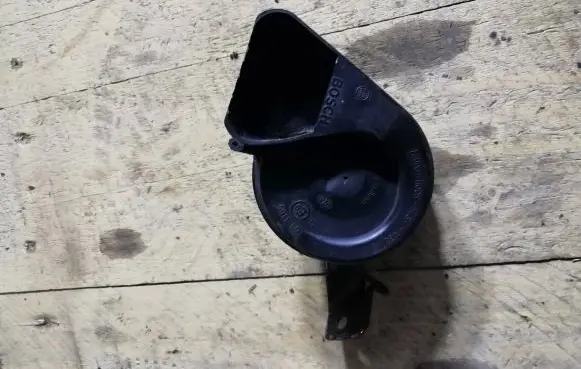 Mercedes-Benz E C207 W207 Horn signal 7038811
