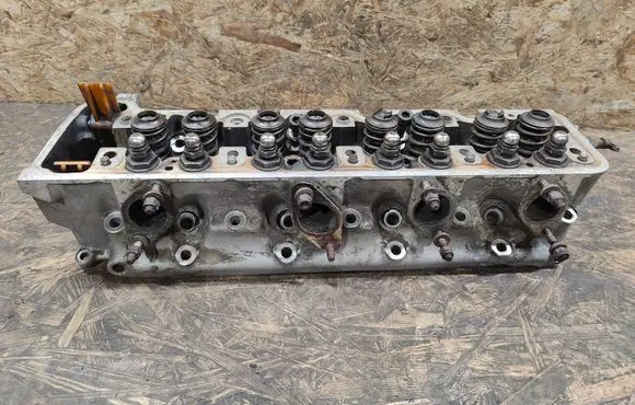 Mercedes-Benz S W116 Engine head R1170160601