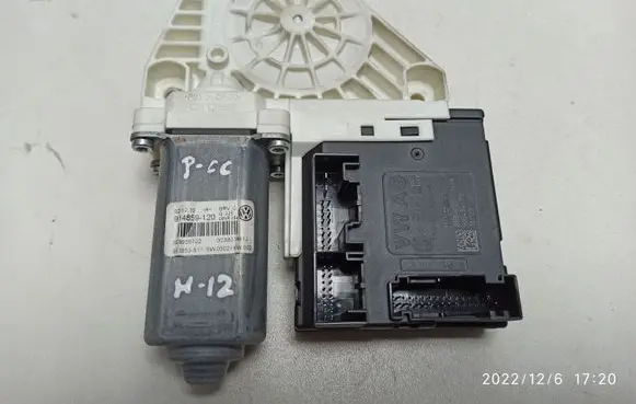 Volkswagen PASSAT CC Front door window regulator motor 3C0959792C 3C8959702