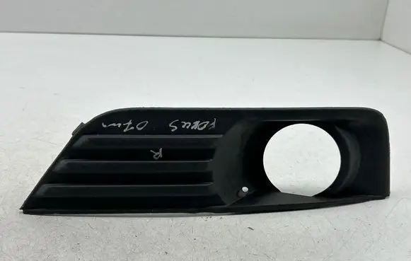 Ford Focus Front fog light trim/grill 4M5119952AE