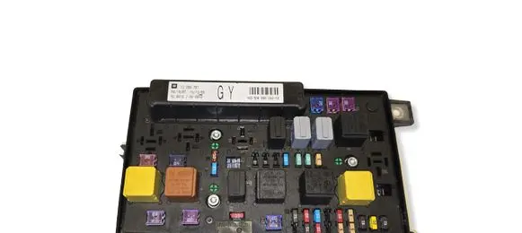 Opel Astra H Fuse module 13206751