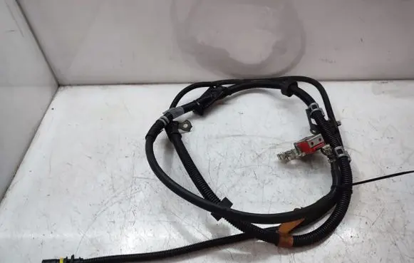 Mercedes-Benz CLS C218 X218 Positive cable (battery) A2124405613